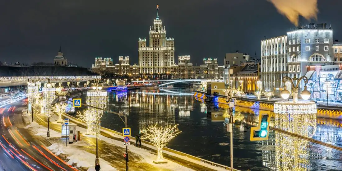 Зимние маршруты по Москве: прогулки по заснеженным паркам и набережным