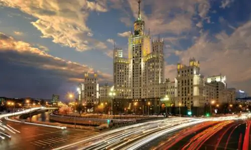 Вечерняя Москва с архитектурной подсветкой