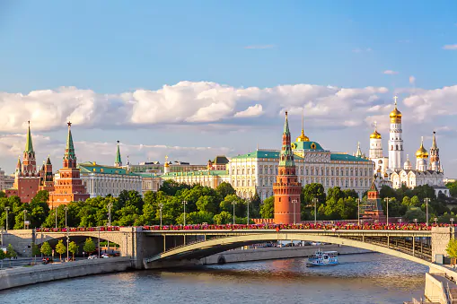 Почему обзорная экскурсия по Москве летом — это совсем другой город, чем зимой